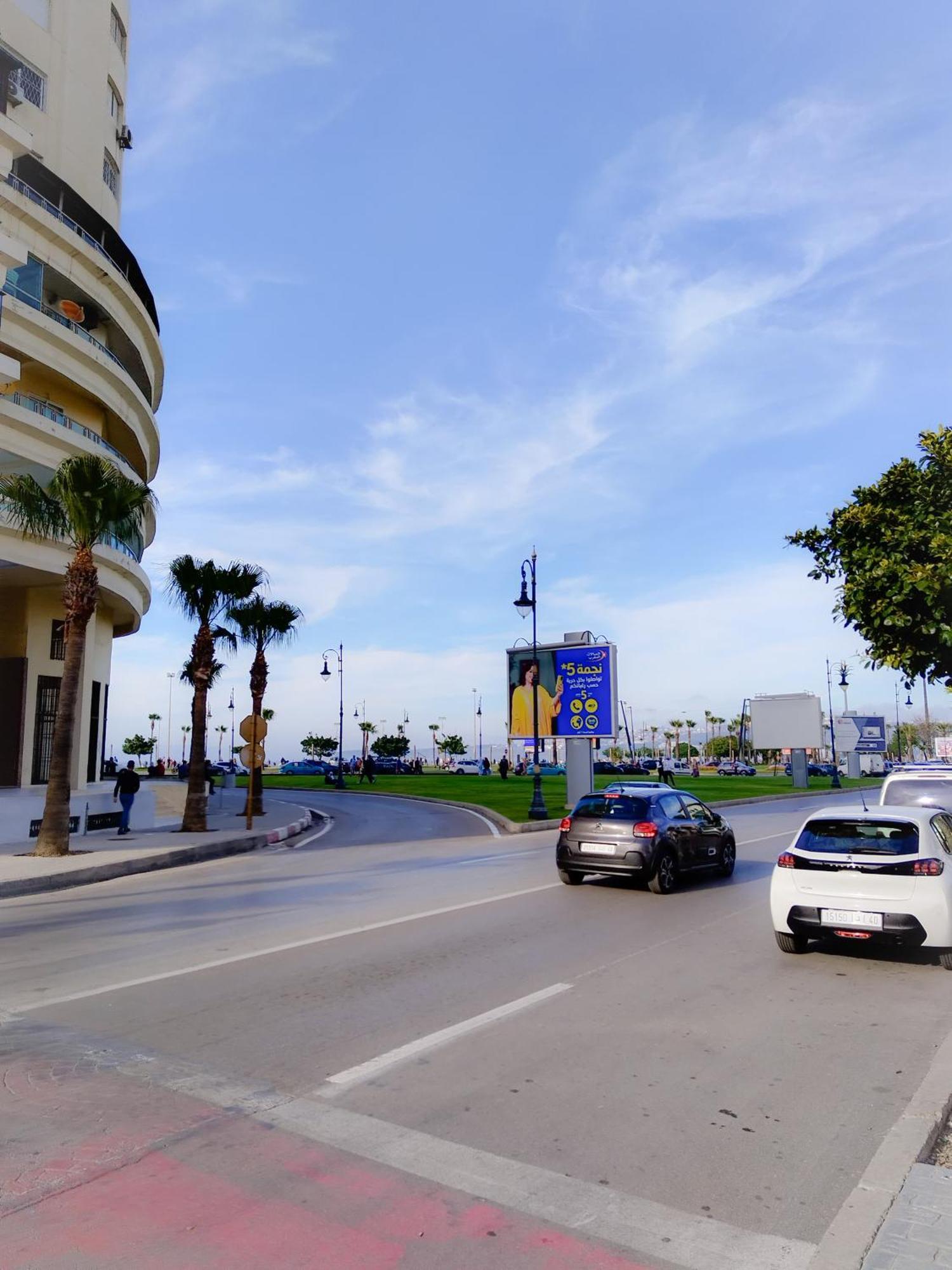Incroyable Appartement A Playa Enface Cafe Sky 17 Tangier Bagian luar foto