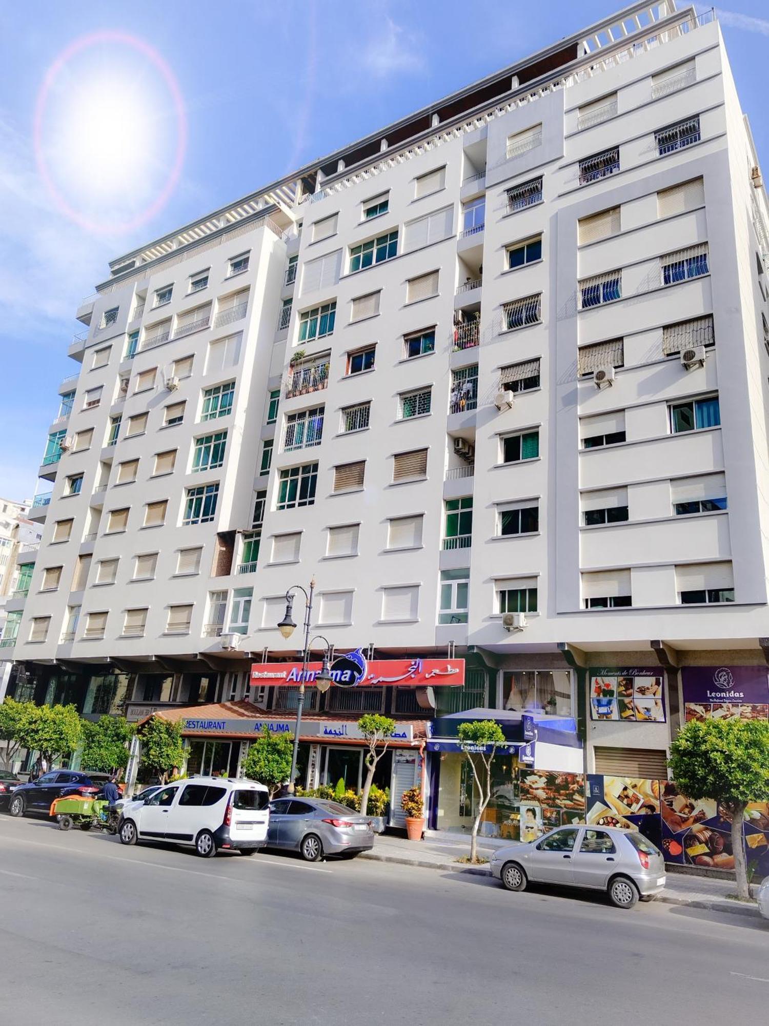 Incroyable Appartement A Playa Enface Cafe Sky 17 Tangier Bagian luar foto